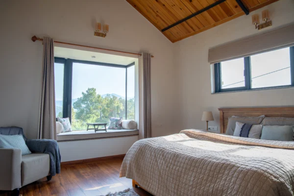 Deluxe King Room (Almora) - Image 2