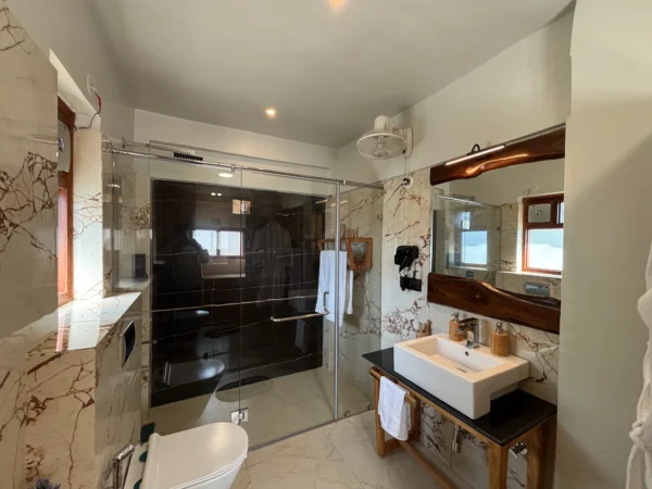 Premium Pine Chalet (Corbett) - Image 12