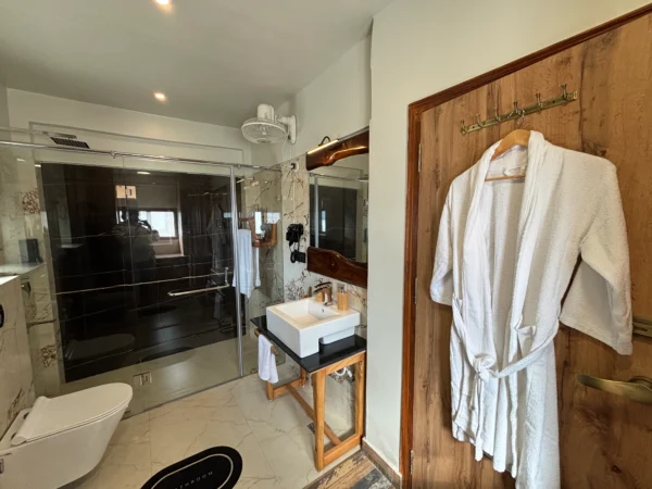 Premium Pine Chalet (Corbett) - Image 13