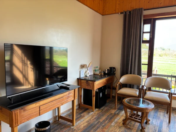 Premium Pine Chalet (Corbett) - Image 5
