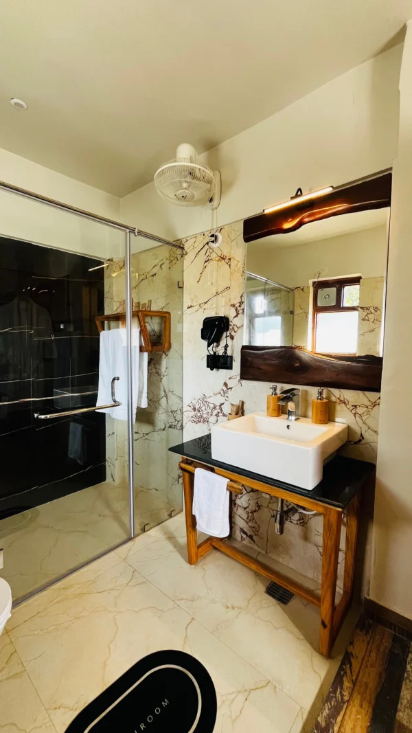 Premium Pine Chalet (Corbett) - Image 11