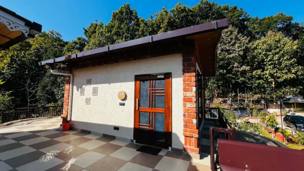 Premium Pine Chalet (Corbett) - Image 6