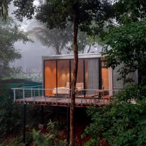 Cloudscape Gleaming Cabin Mallandur
